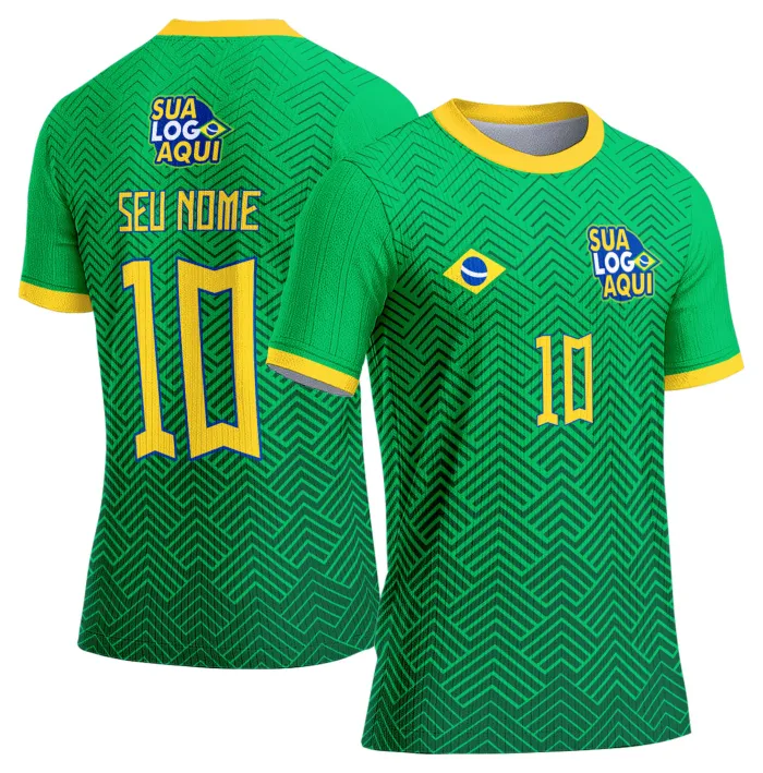 Camiseta unissex branca com logo no peito e estampa grande nas costas inspirada na seleção do Brasil para a Copa do Mundo 2026, ideal para torcedores que buscam estilo e conforto.