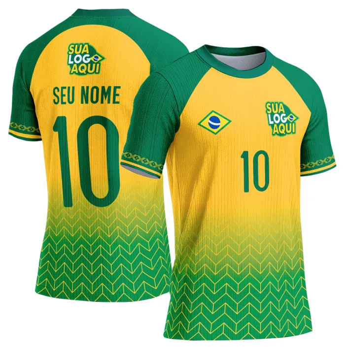 Camiseta unissex branca com logo no peito e estampa grande nas costas inspirada na seleção do Brasil para a Copa do Mundo 2026, ideal para torcedores que buscam estilo e conforto.