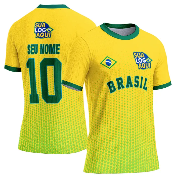 Camiseta unissex branca com logo no peito e estampa grande nas costas inspirada na Copa do Mundo 2026 Brasil, design vibrante e moderna para torcedor apaixonado.