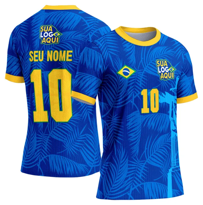 Camiseta unissex branca com logo no peito e estampa grande nas costas inspirada na seleção do Brasil para a Copa do Mundo 2026, ideal para torcedores que buscam estilo e conforto.