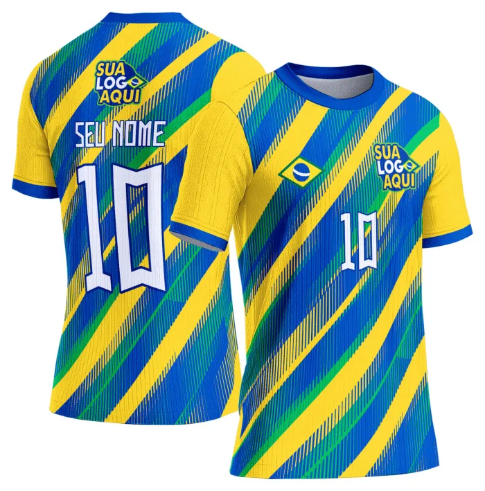 Camiseta unissex branca com logo no peito e estampa grande nas costas inspirada na seleção do Brasil para a Copa do Mundo 2026, ideal para torcedores que buscam estilo e conforto.