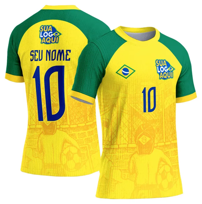 Camiseta unissex branca com logo no peito e estampa grande nas costas inspirada na seleção do Brasil para a Copa do Mundo 2026, ideal para torcedores que buscam estilo e conforto.