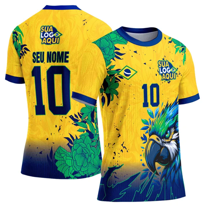 Camiseta unissex branca com logo no peito e estampa grande nas costas inspirada na seleção do Brasil para a Copa do Mundo 2026, ideal para torcedores que buscam estilo e conforto.