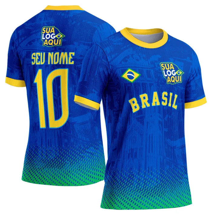 Camiseta unissex branca com logo no peito e estampa grande nas costas inspirada na Brasil Copa do Mundo 2026, mostrando um visual vibrante e moderno, perfeita para torcer com estilo.
