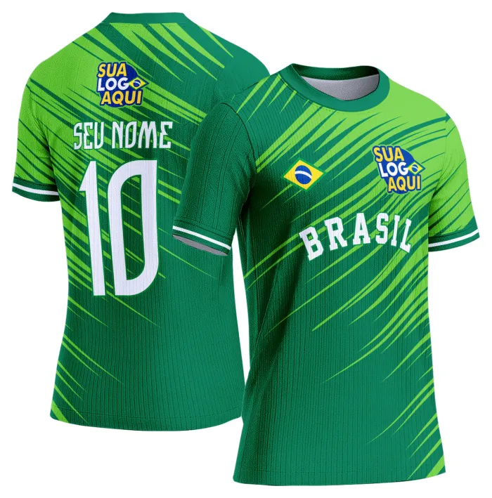 Camiseta unissex branca com logo no peito e estampa grande nas costas mostrando design inspirado na Copa do Mundo 2026 Brasil, ideal para fãs do futebol e torcedores vibrantes.