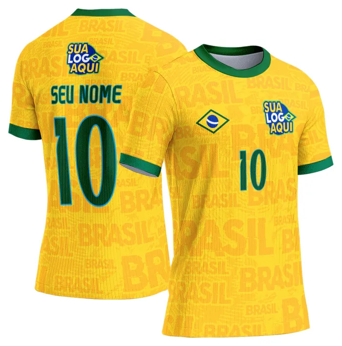 Camiseta unissex branca com logo no peito e estampa grande nas costas inspirada na seleção do Brasil para a Copa do Mundo 2026, ideal para torcedores que buscam estilo e conforto.