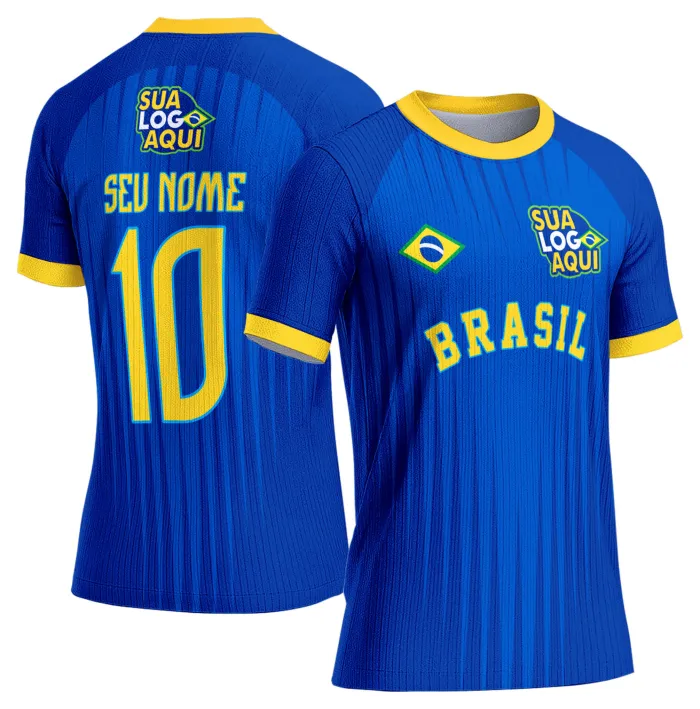 Camiseta unissex branca com logo no peito e estampa grande nas costas representando o Brasil na Copa do Mundo 2026, perfeita para destacar seu estilo torcedor com cores vibrantes, confortável e moderna.