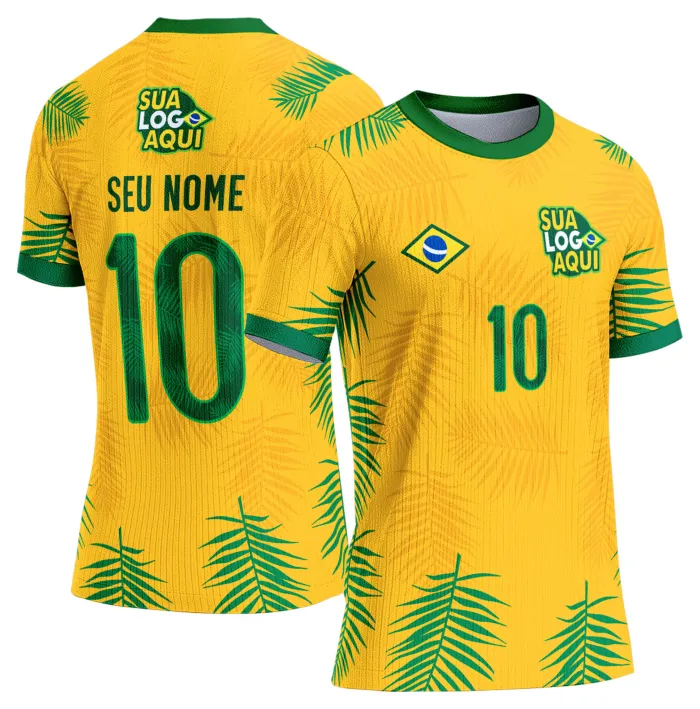 Camiseta unissex branca com logo no peito e estampa grande nas costas inspirada na seleção do Brasil para a Copa do Mundo 2026, ideal para torcedores que buscam estilo e conforto.