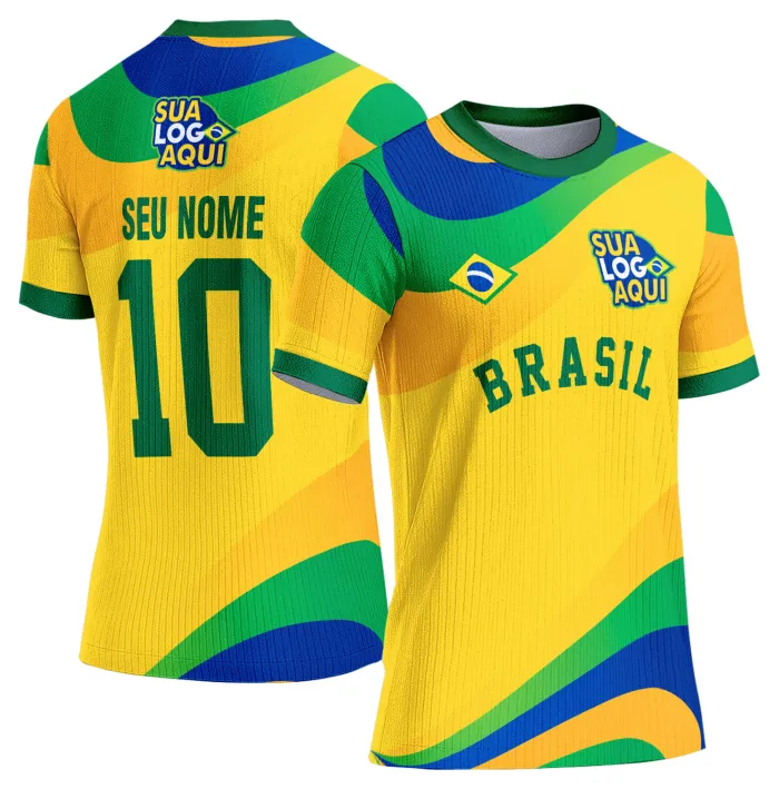 Camiseta unissex branca com logo no peito e estampa grande nas costas inspirada na seleção do Brasil para a Copa do Mundo 2026, ideal para torcedores que buscam estilo e conforto.