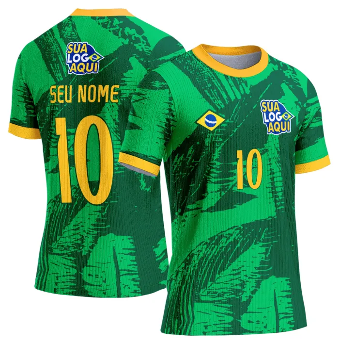 Camiseta unissex branca com logo no peito e estampa grande nas costas inspirada na seleção do Brasil para a Copa do Mundo 2026, ideal para torcedores que buscam estilo e conforto.