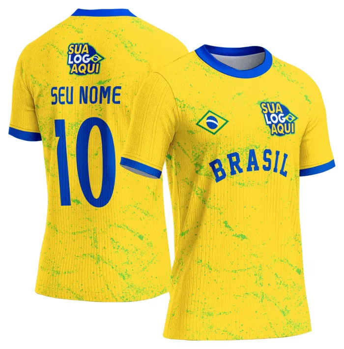 Camiseta unissex branca com logo no peito e estampa grande nas costas com tema Camisa Brasil Copa do Mundo 2026, ideal para torcer com estilo e mostrar paixão pelo futebol.