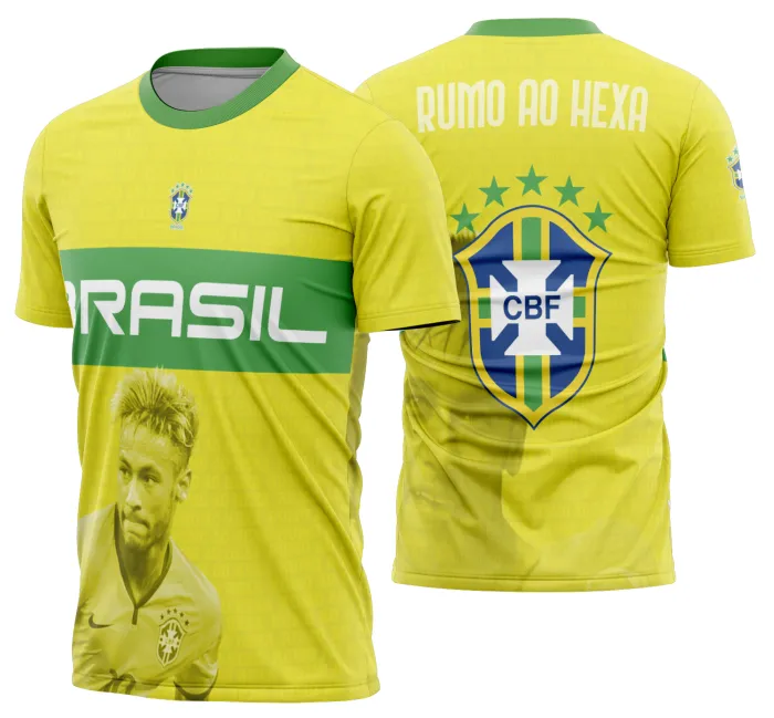 Camiseta unissex branca com logo no peito e estampa grande nas costas mostrando tema Brasil em ritmo de Copa do Mundo 2026, design vibrante e moderno, ideal para torcedores.