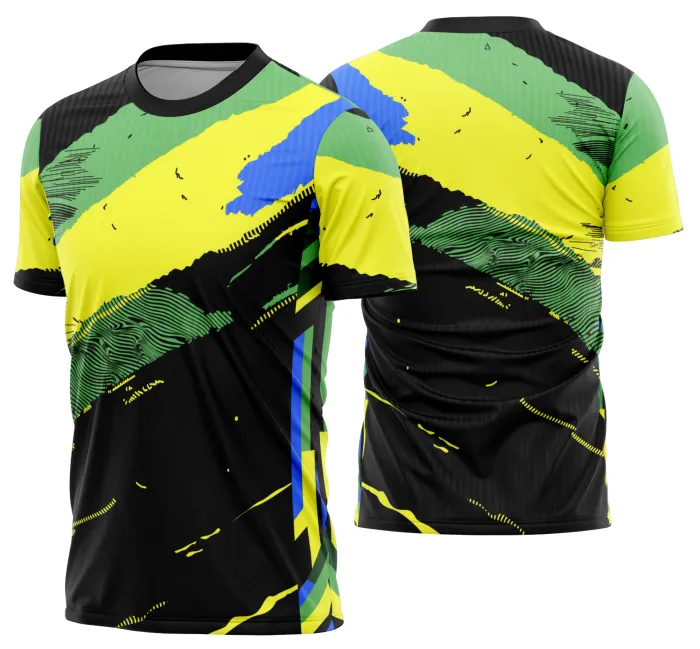 Camiseta unissex preta com logo no peito e estampa grande nas costas mostrando tema Brasil em ritmo de Copa do Mundo 2026, ideal para torcer com estilo e conforto.
