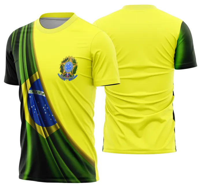Camiseta unissex branca com logo no peito e estampa grande nas costas destacando Brasil em ritmo da Copa do Mundo 2026, perfeito para torcedores vibrantes e festas esportivas.