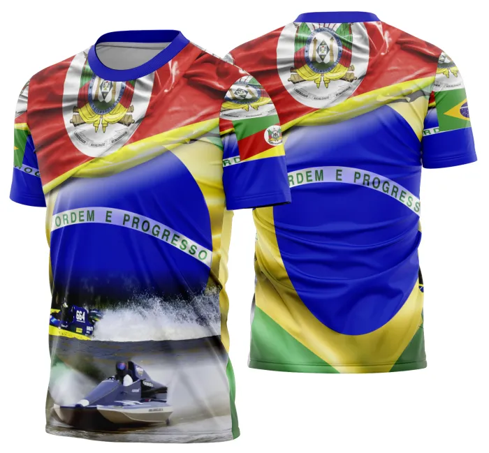Camiseta unissex preta com logo no peito e estampa grande nas costas representando o Brasil em ritmo de Copa do Mundo 2026, perfeita para torcer com estilo e paixão.
