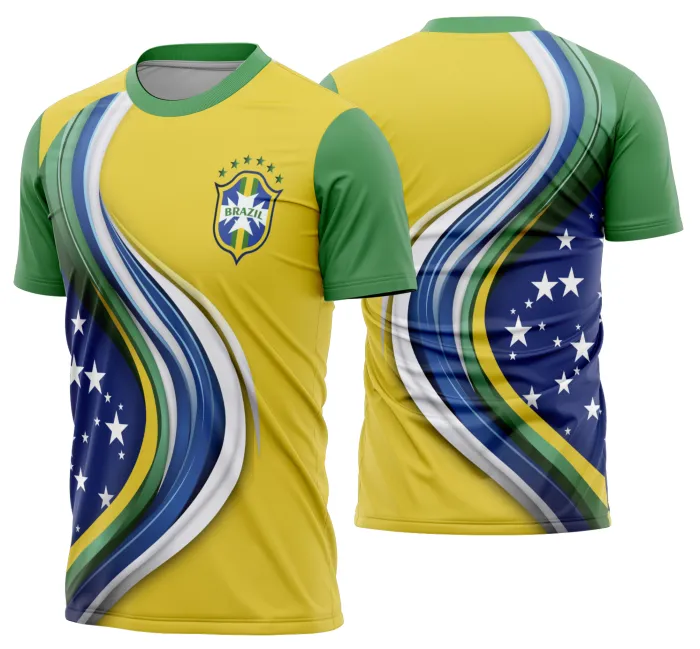 Camiseta unissex preta com logo no peito e estampa grande nas costas inspirada na paixão pelo Brasil em ritmo de Copa do Mundo 2026, design vibrante e moderno, perfeita para torcer com estilo.