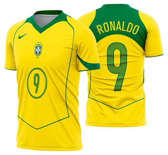 Camiseta unissex preta com logo no peito e estampa grande nas costas inspirada na camisa Brasil Titular 2004-06, ideal para fãs do futebol brasileiro.