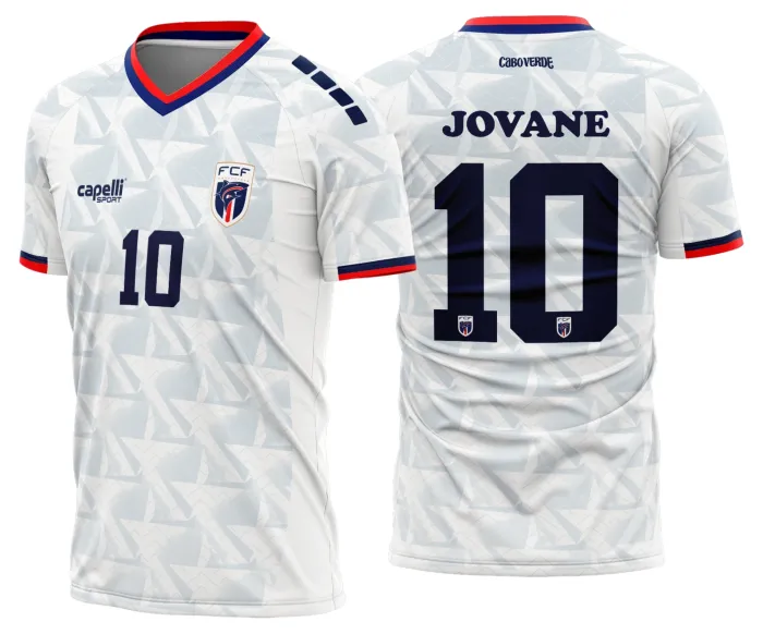 Camiseta unissex preta com logo no peito e estampa grande nas costas representando Cabo Verde Reserva 2026 - 2028