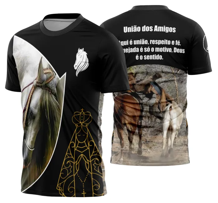 Camiseta unissex preta com logo no peito e estampa grande nas costas de cavalo em cavalgada de vaquejada, ideal para quem ama rodeio e cultura sertaneja.