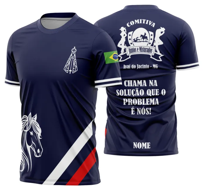 Camiseta unissex preta com logo no peito e estampa grande nas costas mostrando cavalo em cavalgada e vaquejada, ideal para amantes do universo rural e vaquejada.