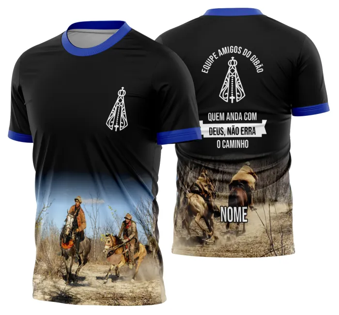 Camiseta unissex preta com logo no peito e estampa grande nas costas, mostrando cavalo em cavalgada de vaquejada, perfeita para fãs do estilo sertanejo.