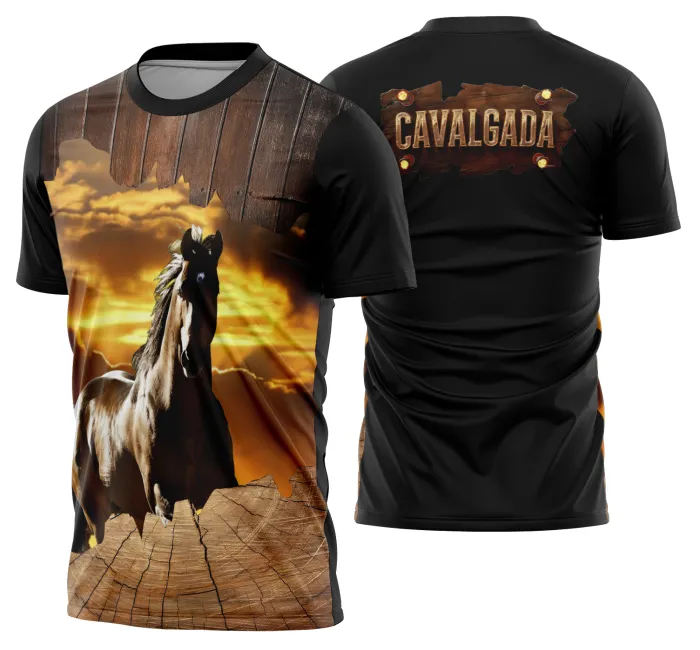 Camiseta unissex preta com logo no peito e estampa grande nas costas mostrando cavalo em cavalgada vaquejada, ideal para fãs e praticantes do esporte.