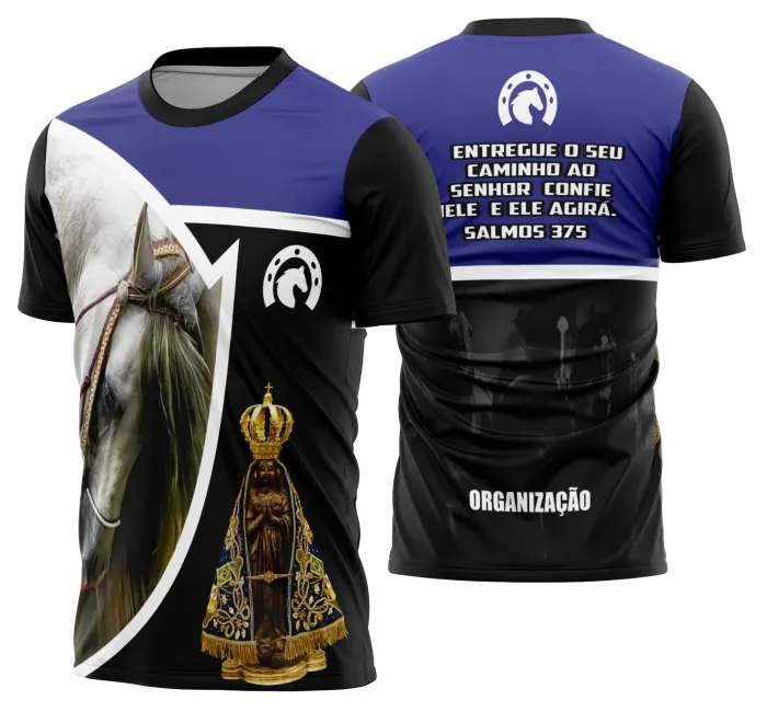 Camiseta unissex preta com logo no peito e estampa grande nas costas mostrando cavalo em cavalgada vaquejada, ideal para fãs da cultura vaqueira e rodeio.