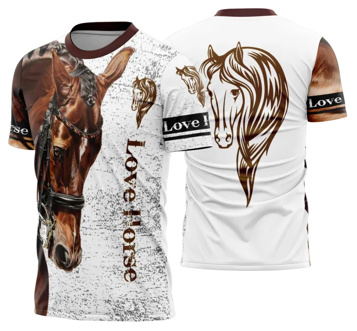 Camiseta unissex preta com logo no peito e estampa grande nas costas mostrando cavalgada vaquejada cavalo Modelo 26, destacando estilo rústico e tradicional.