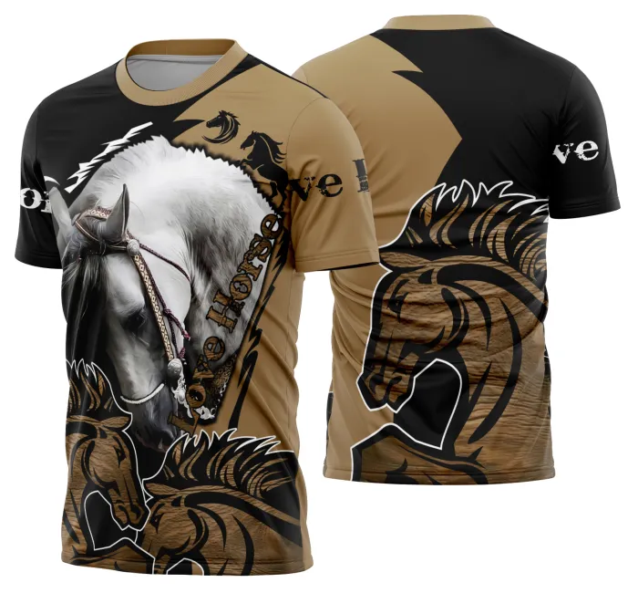 Camiseta unissex preta com logo no peito e estampa grande nas costas mostrando cavalgada de vaquejada e cavalos em ação, perfeita para fãs do estilo country e agro.