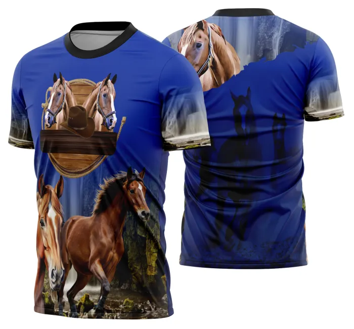 Camiseta preta unissex com logo no peito e estampa grande nas costas mostrando cavalo e vaquejada no estilo cavalgada, perfeita para quem gosta do estilo country e tradicional.