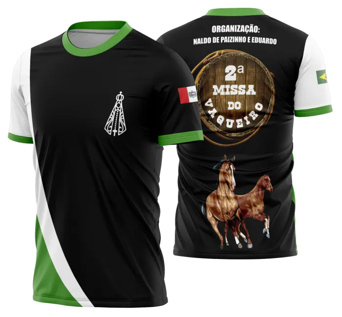 Camiseta unissex branca com logo no peito e estampa grande nas costas, mostrando cavalo e cavalgada com tema de vaquejada, ideal para amantes do estilo rural e country.