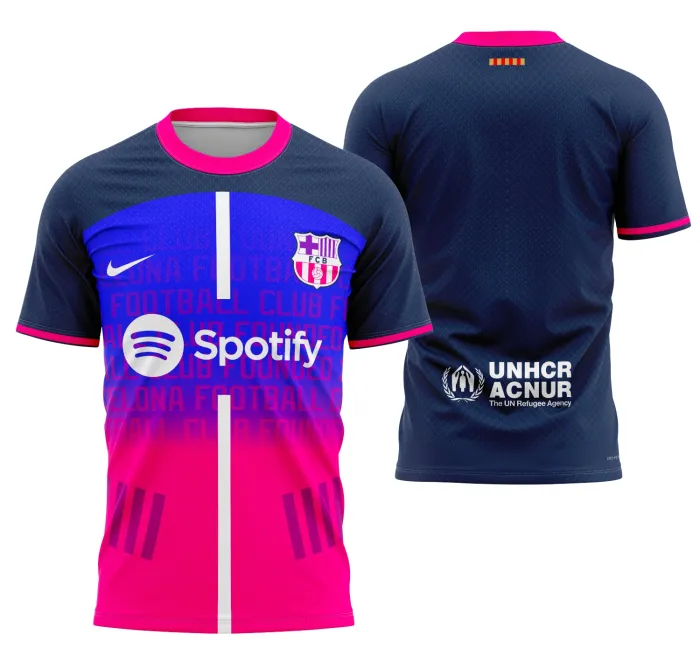 Camiseta unissex preta com logo no peito e estampa grande nas costas inspirada no conceito de Barcelona 2023, ideal para fãs e colecionadores que buscam estilo urbano e moderno