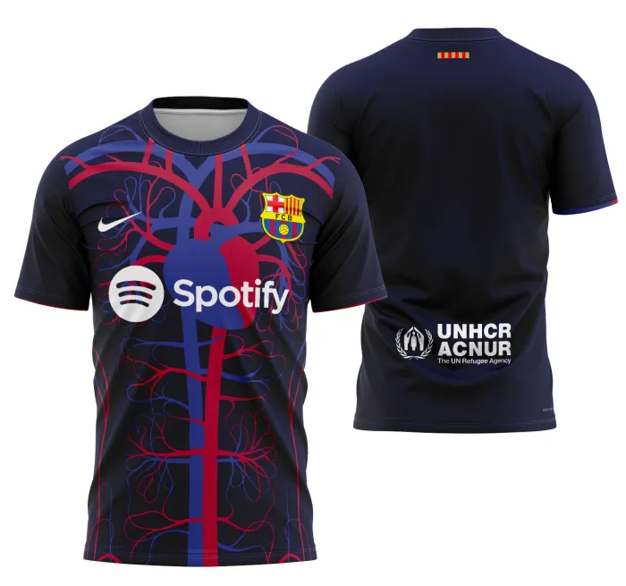 Camiseta unissex preta com logo no peito e estampa grande nas costas com o conceito de Barcelona 2024, mostrando design moderno e vibrante para fãs do estilo urbano.
