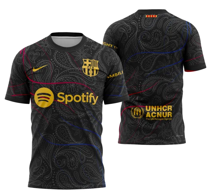 Camiseta unissex preta com logo no peito e estampa grande nas costas com conceito de Barcelona 2024, design moderno e estiloso para fãs e admiradores da cidade.