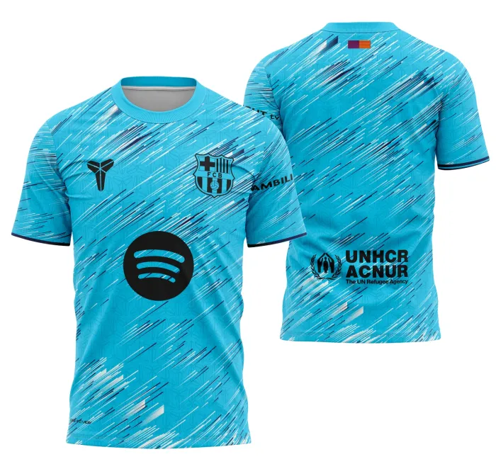 Camiseta unissex preta com logo no peito e estampa grande nas costas com conceito inovador de Barcelona 2025, destacando design moderno e estilo urbano perfeito para o dia a dia.