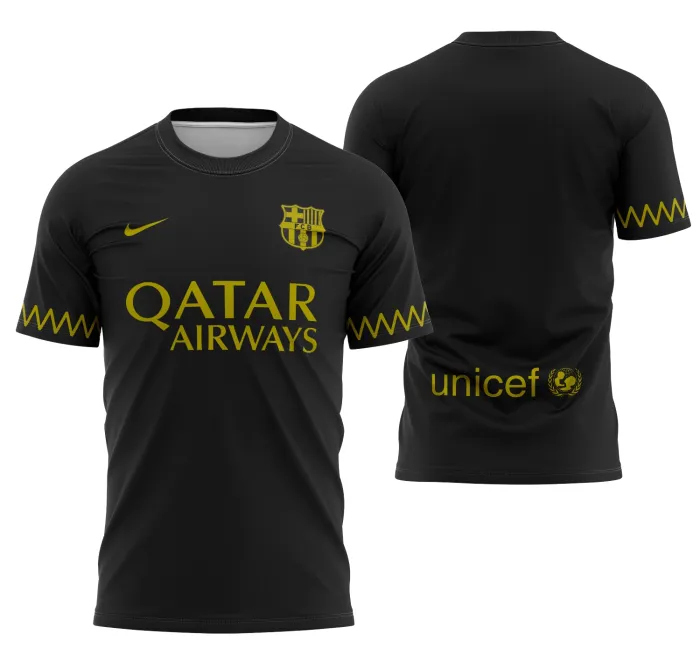 Camiseta unissex preta com logo no peito e estampa grande nas costas, inspirada no conceito de Barcelona, trazendo design moderno e urbano para o visual.