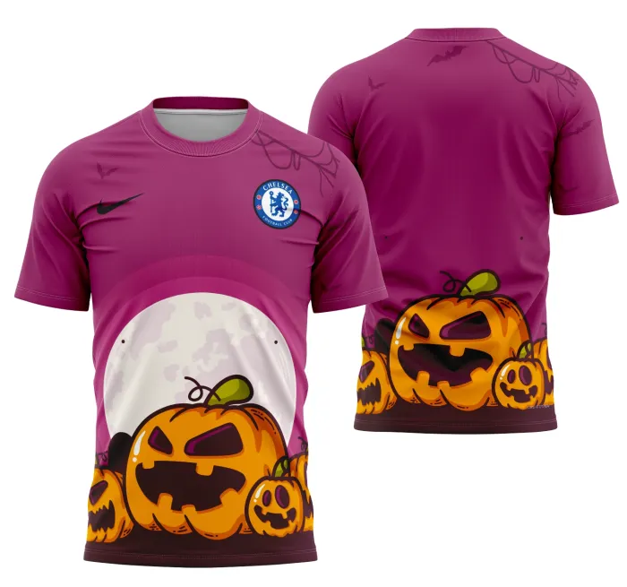 Camiseta unissex preta com logo no peito e estampa grande nas costas, temática Halloween Chelsea 2025, ideal para fãs que buscam estilo e clima de festa sombria.