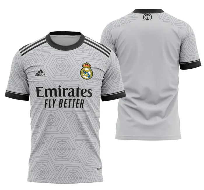 Camiseta unissex branca com logo no peito e estampa grande nas costas do Conceito do Real Madrid 2021, destaque no design moderno e elegante para torcedores.