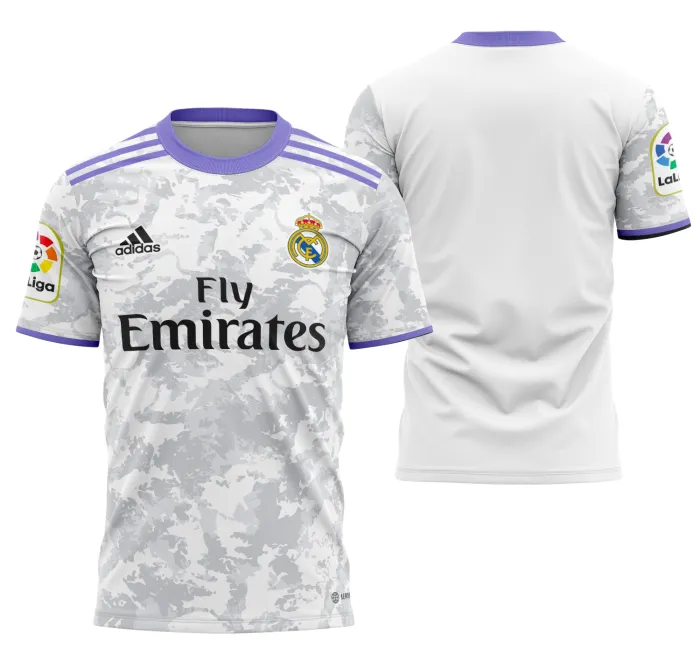 Camiseta unissex preta com logo no peito e estampa grande nas costas inspirada no conceito do Real Madrid 2023 modelo 6, perfeita para fãs do time e estilo moderno e esportivo.