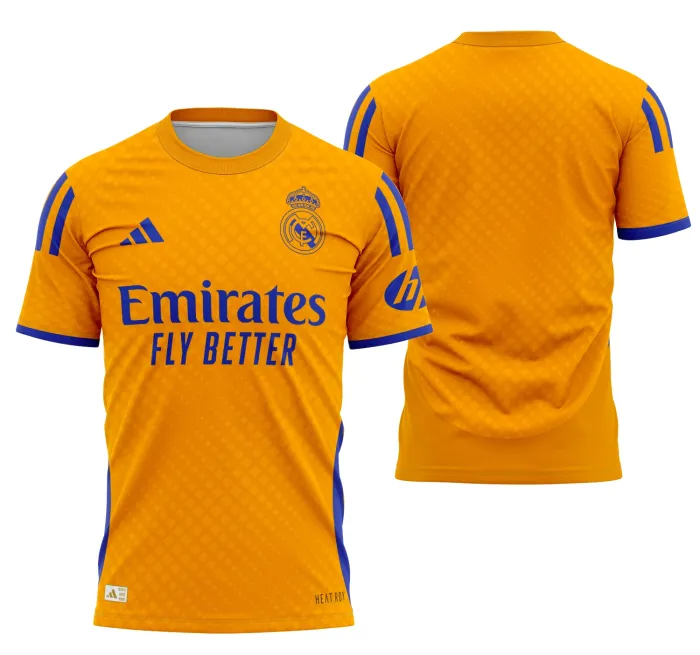 Camiseta unissex branca com logo no peito e estampa grande nas costas destacando o conceito Real Madrid 2024, ideal para fãs que buscam conforto e estilo moderno.