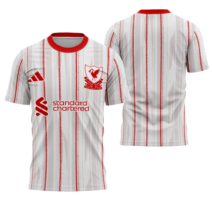 Camiseta unissex preta com logo no peito e estampa grande nas costas inspirada no conceito do uniforme reserva do Liverpool, estilo moderno e esportivo, ideal para torcedores.