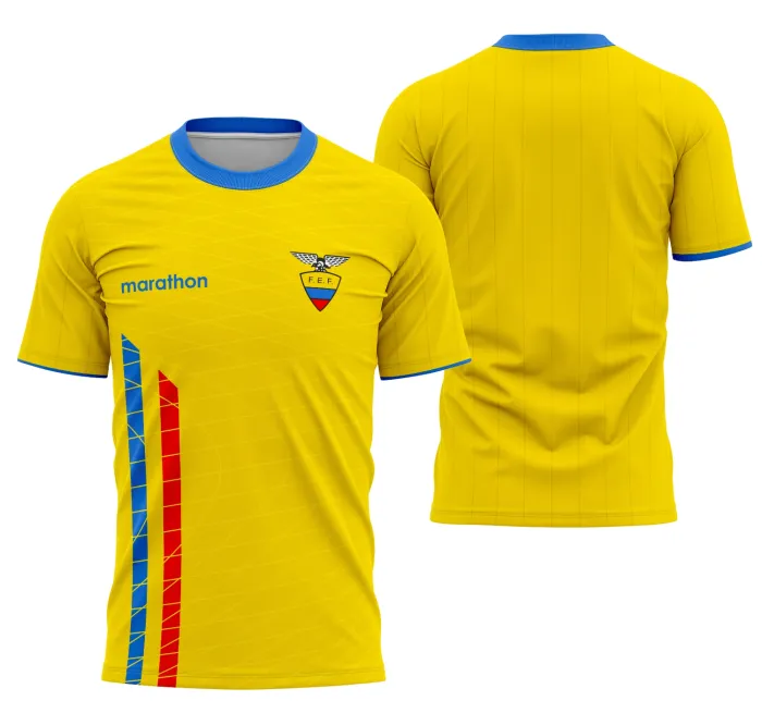 Camiseta unissex branca com logo no peito e estampa grande nas costas com o tema Camisa Equador Local 2003, ideal para torcedores e fãs de futebol.