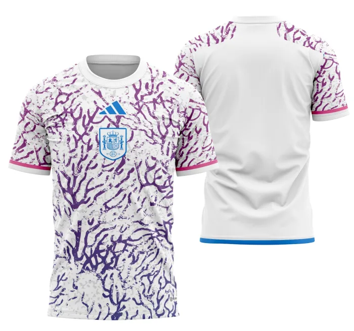 Camiseta preta unissex com logo no peito e estampa grande nas costas inspirada na Espanha Concept 2023, design moderno e vibrante para fãs do futebol espanhol.