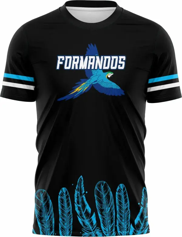 Camiseta unissex branca com logo no peito e estampa grande nas costas representando Formandos Arara Azul, ideal para comemorações de formatura com design marcante e moderno.