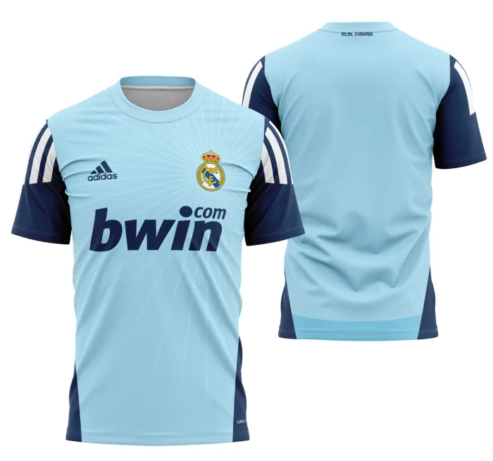 Camiseta unissex branca com logo no peito e estampa grande nas costas do goleiro do Real Madrid 2009-2010, destacando detalhes das cores originais e design esportivo clássico.