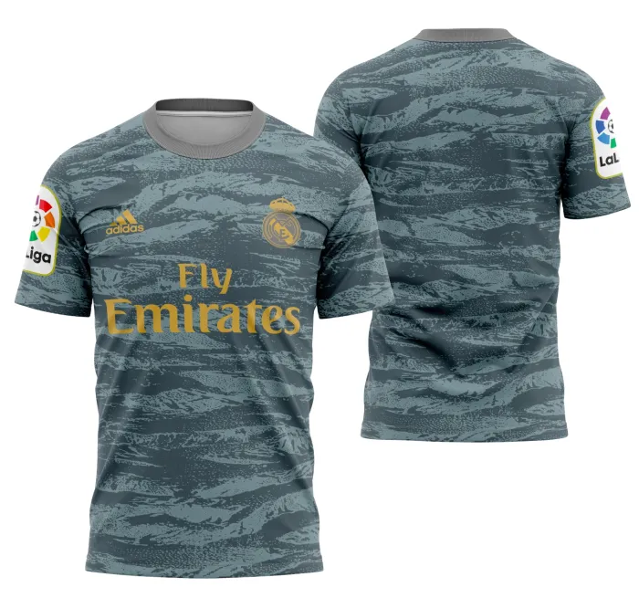 Camiseta unissex com logo no peito e estampa grande nas costas do goleiro Real Madrid 2019-2020 na cor preta, destacando o design verde vibrante e estilo esportivo.