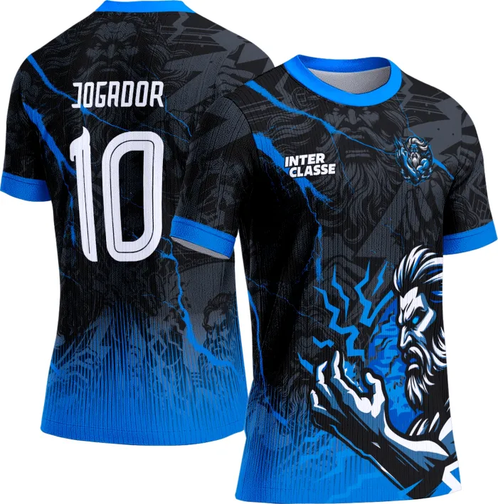 Camiseta unissex preta com logo no peito e estampa grande nas costas com tema Interclasse 835 Zeus, marcada por design forte e estilo único para quem busca atitude e conforto.