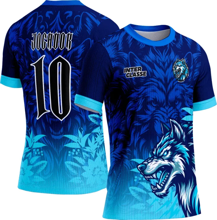 Camiseta unissex preta com logo no peito e estampa grande nas costas mostrando um lobo estilizado em destaque, perfeita para usar em eventos ou no dia a dia.