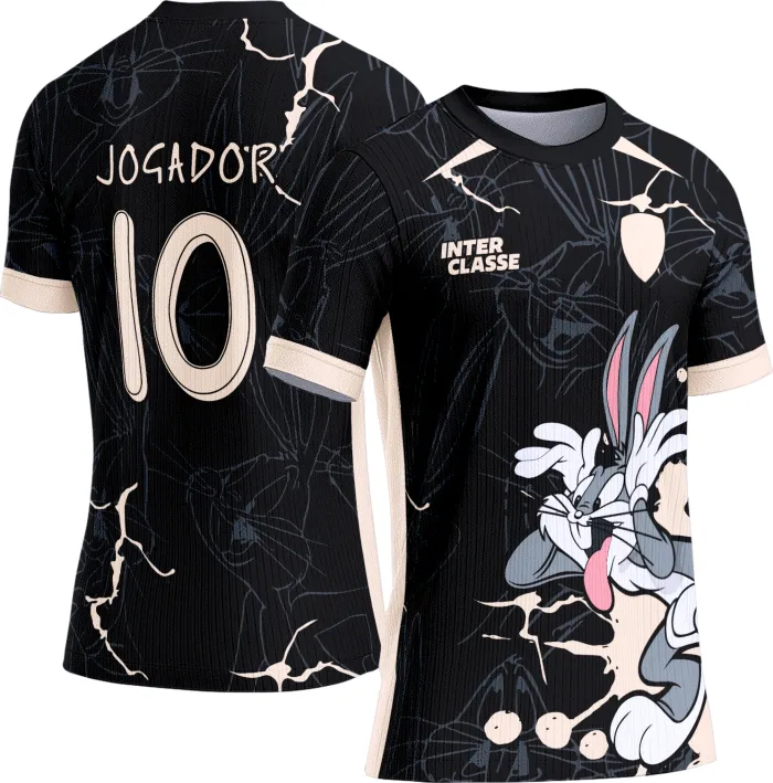 Camiseta unissex branca com logo no peito e estampa grande nas costas do Pernalonga com tema Interclasse 850, ideal para quem busca estilo e conforto em visual descontraído.