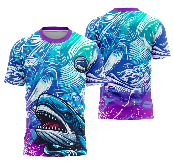 Camiseta unissex preta com logo no peito e estampa grande nas costas da Baleia Interclasse, design moderno e marcante para estilo casual